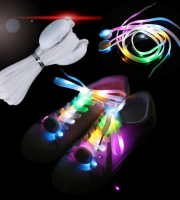 Svietiace LED šnúrky do topánok biele